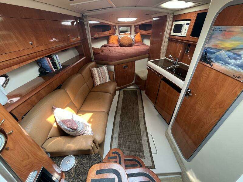 Gillyweed 31ft Four Winns Yacht For Sale