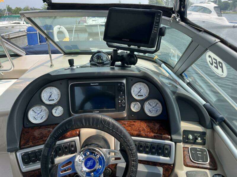 Gillyweed 31ft Four Winns Yacht For Sale