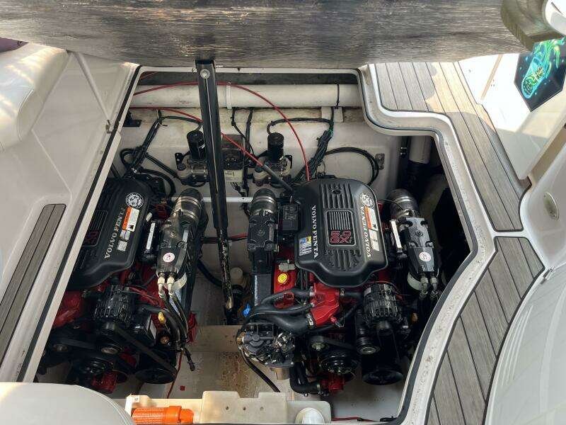 Gillyweed 31ft Four Winns Yacht For Sale