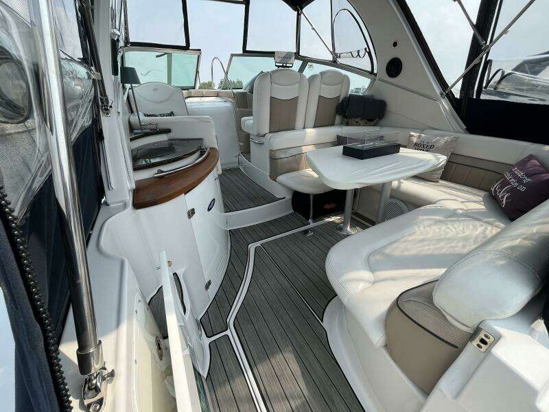 Gillyweed 31ft Four Winns Yacht For Sale