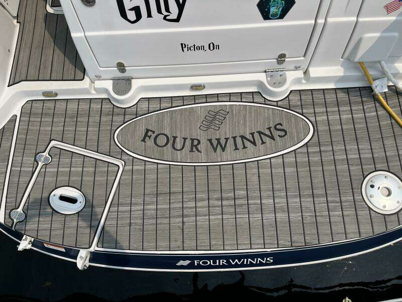 Gillyweed 31ft Four Winns Yacht For Sale