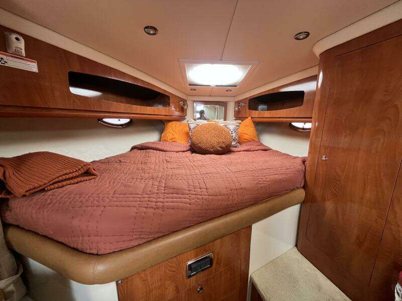 Gillyweed 31ft Four Winns Yacht For Sale