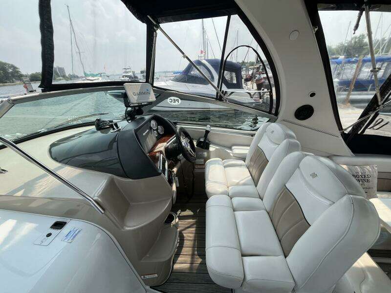 Gillyweed 31ft Four Winns Yacht For Sale