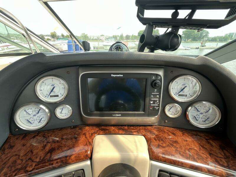 Gillyweed 31ft Four Winns Yacht For Sale