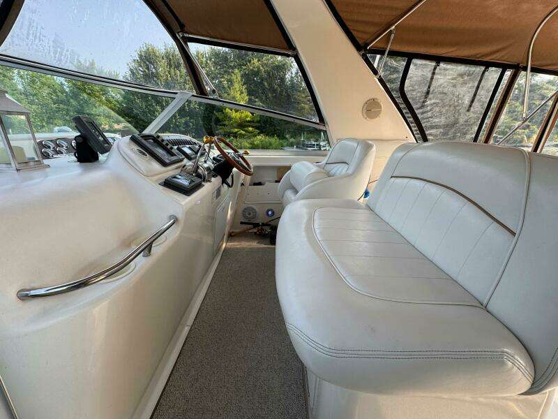 31ft Sea Ray Yacht For Sale