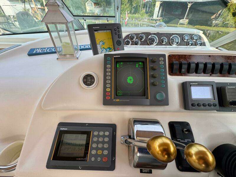 31ft Sea Ray Yacht For Sale