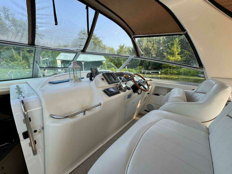 31ft Sea Ray Yacht For Sale