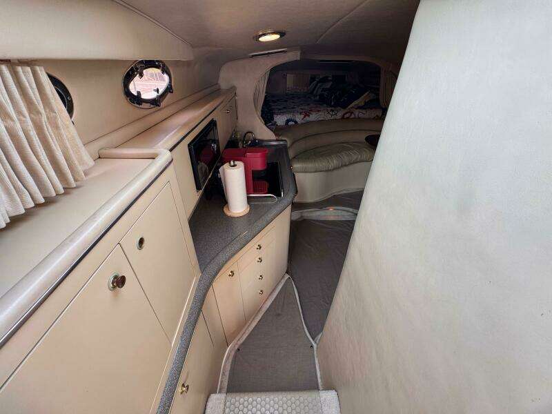 31ft Sea Ray Yacht For Sale