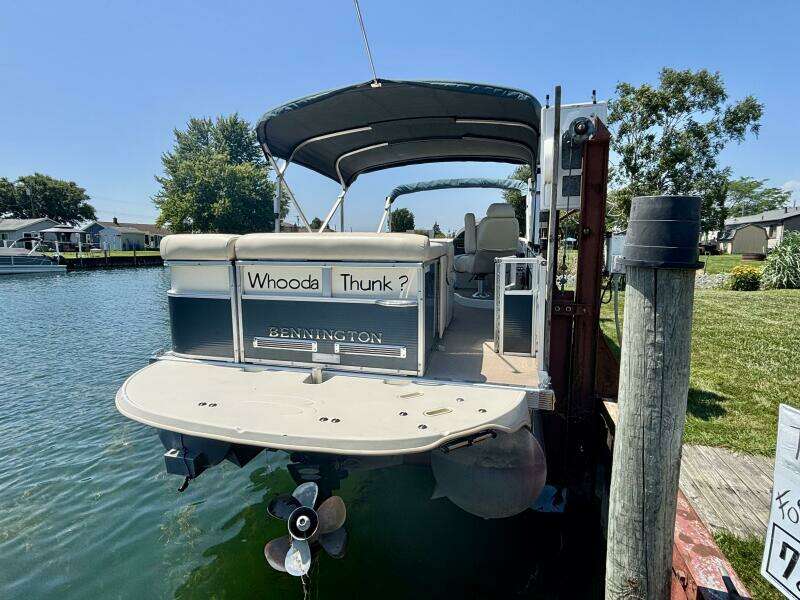 26ft Bennington Yacht For Sale