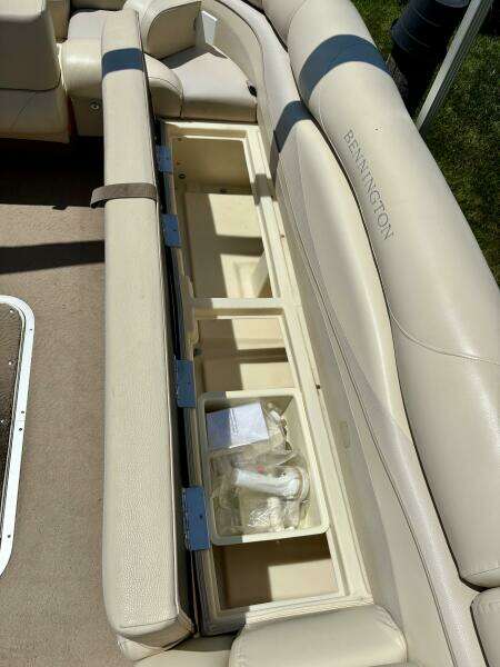 26ft Bennington Yacht For Sale