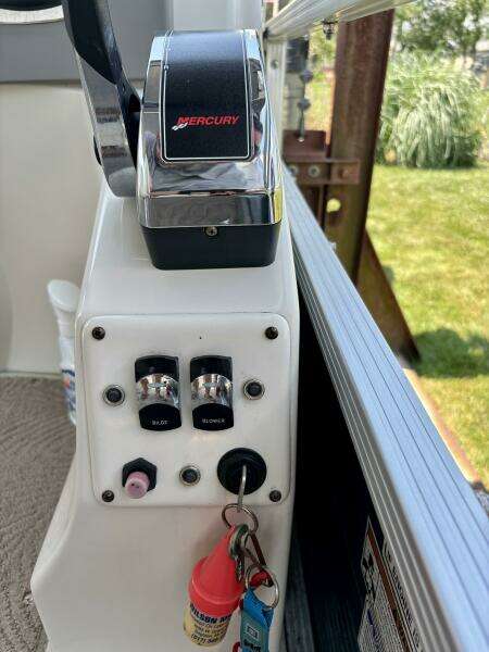 26ft Bennington Yacht For Sale