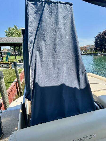 26ft Bennington Yacht For Sale