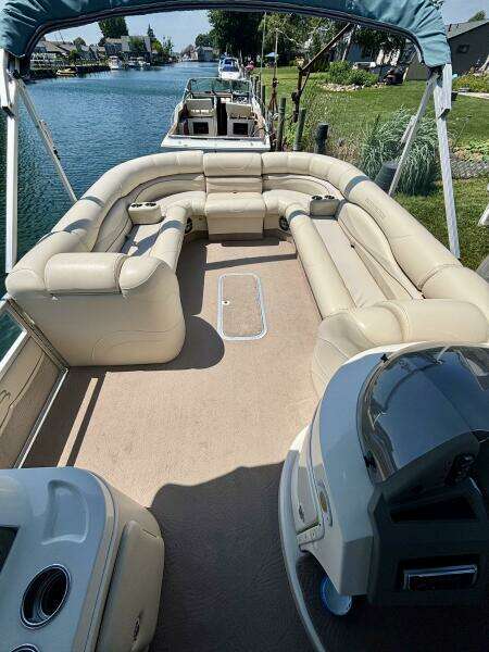 26ft Bennington Yacht For Sale