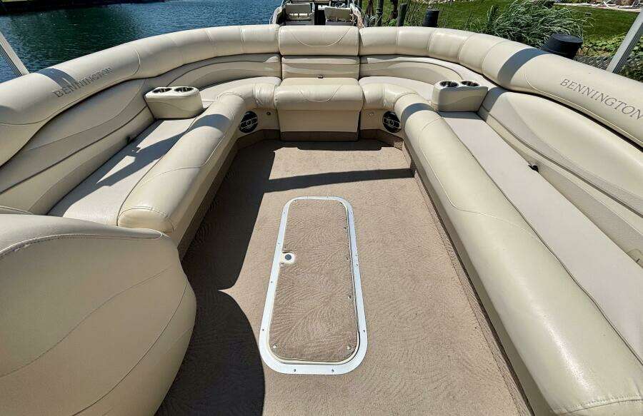 26ft Bennington Yacht For Sale