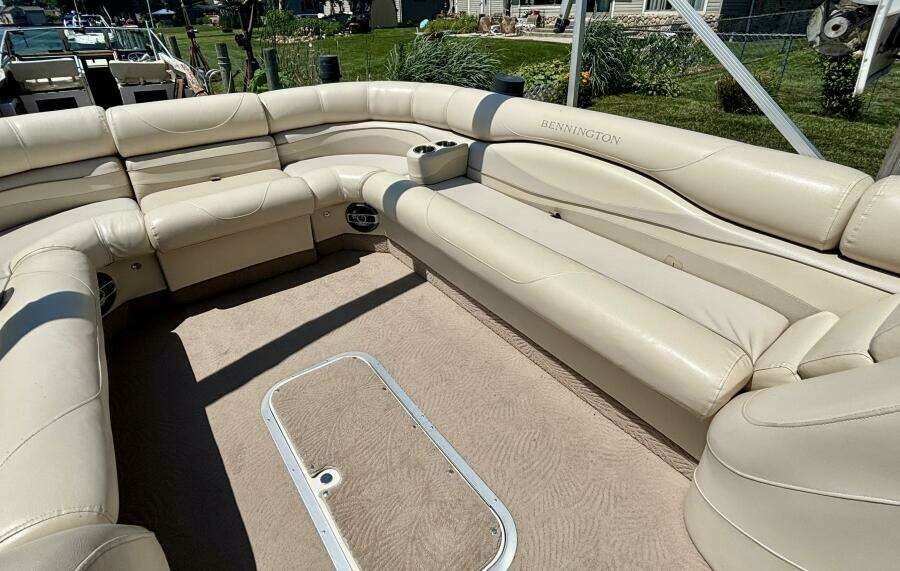 26ft Bennington Yacht For Sale