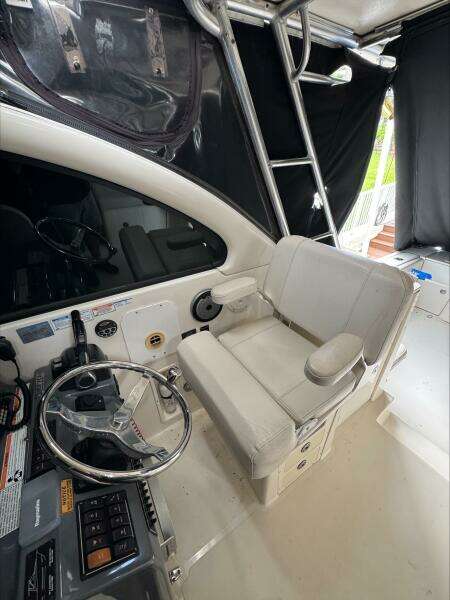 33ft Pursuit Yacht For Sale