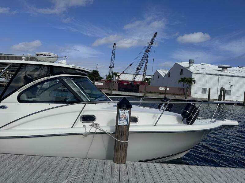 33ft Pursuit Yacht For Sale