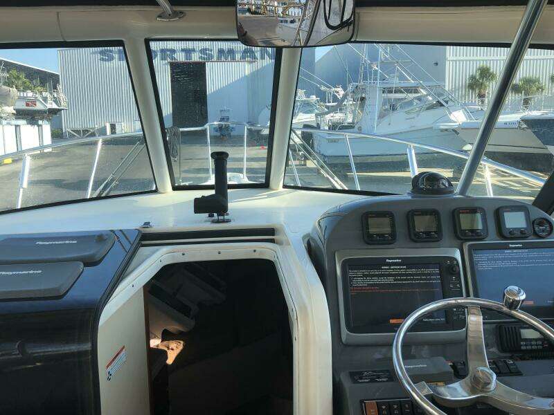 33ft Pursuit Yacht For Sale