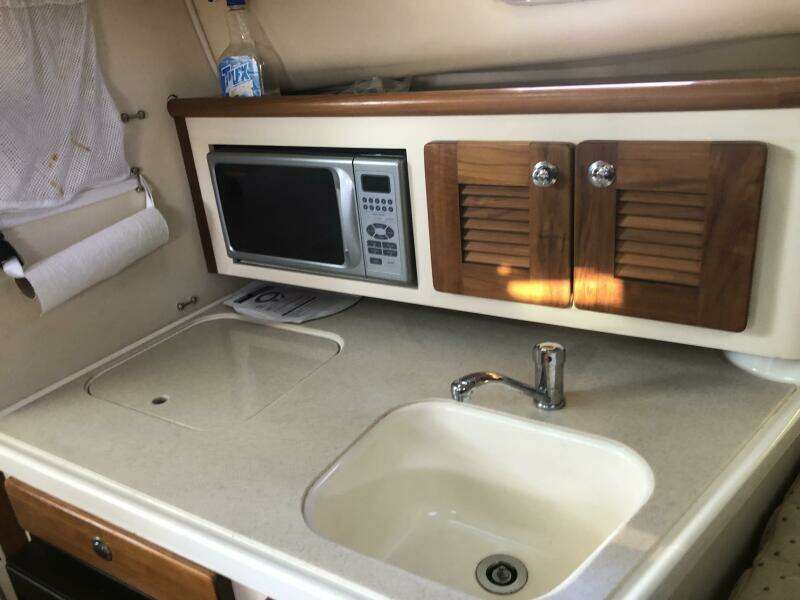 33ft Pursuit Yacht For Sale