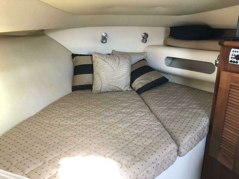 33ft Pursuit Yacht For Sale