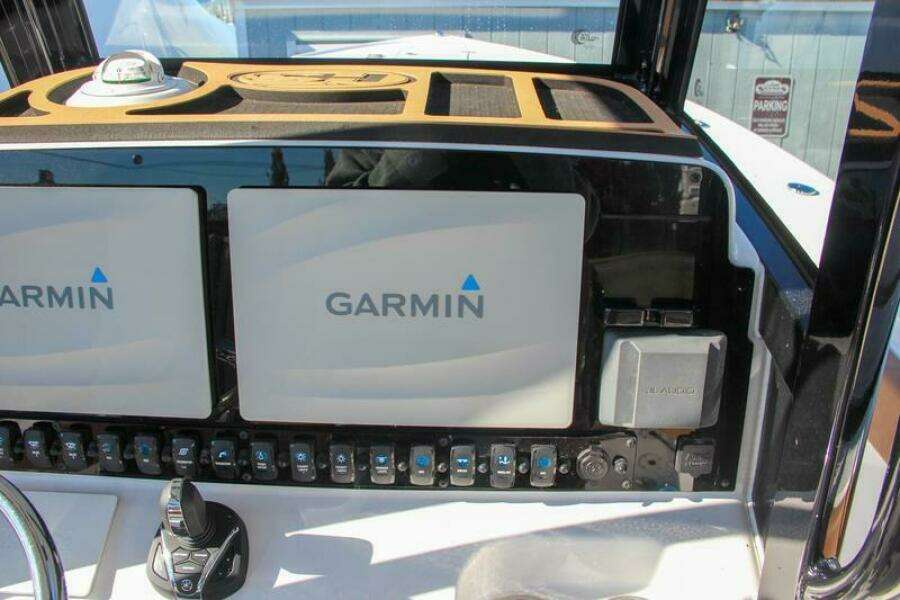 28ft Sea Hunt Yacht For Sale