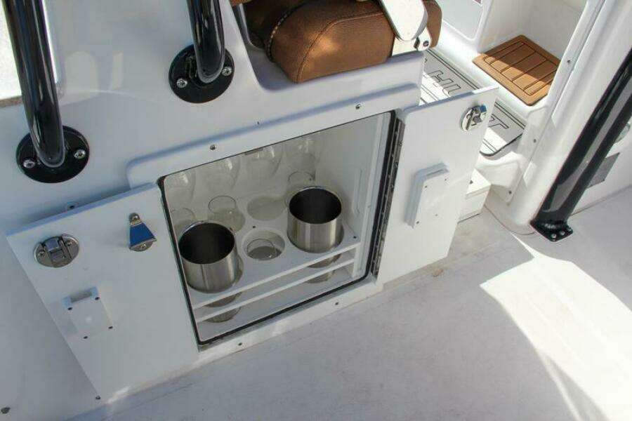28ft Sea Hunt Yacht For Sale