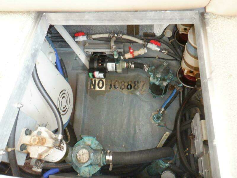 Y Knot 35ft Carver Yacht For Sale