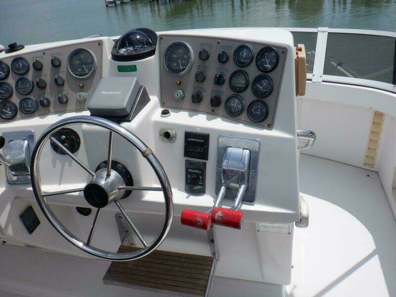 Y Knot 35ft Carver Yacht For Sale