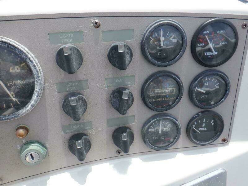 Y Knot 35ft Carver Yacht For Sale