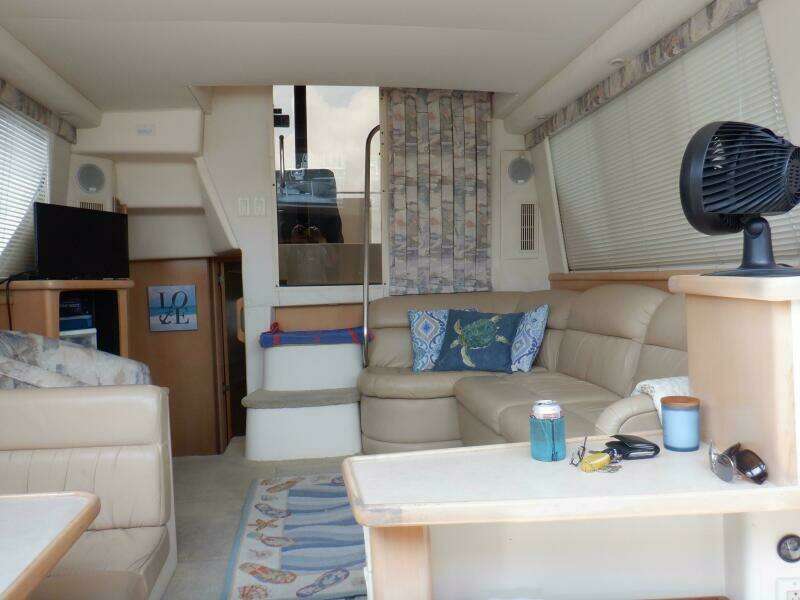 Y Knot 35ft Carver Yacht For Sale
