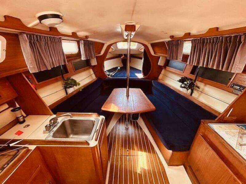 28ft Pearson Yacht For Sale