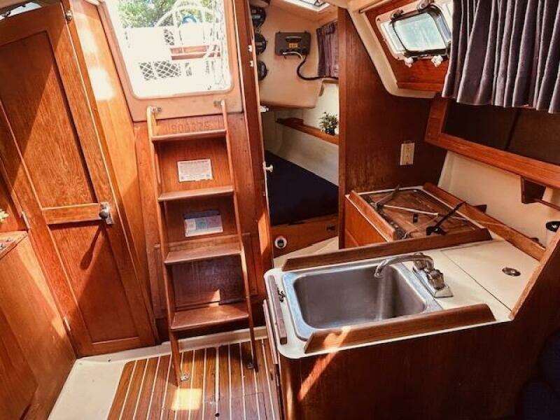 28ft Pearson Yacht For Sale