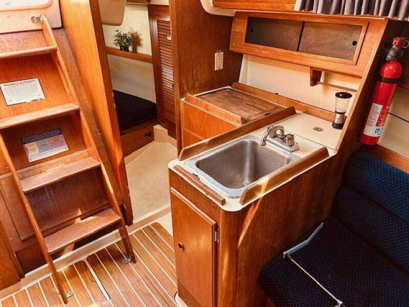28ft Pearson Yacht For Sale