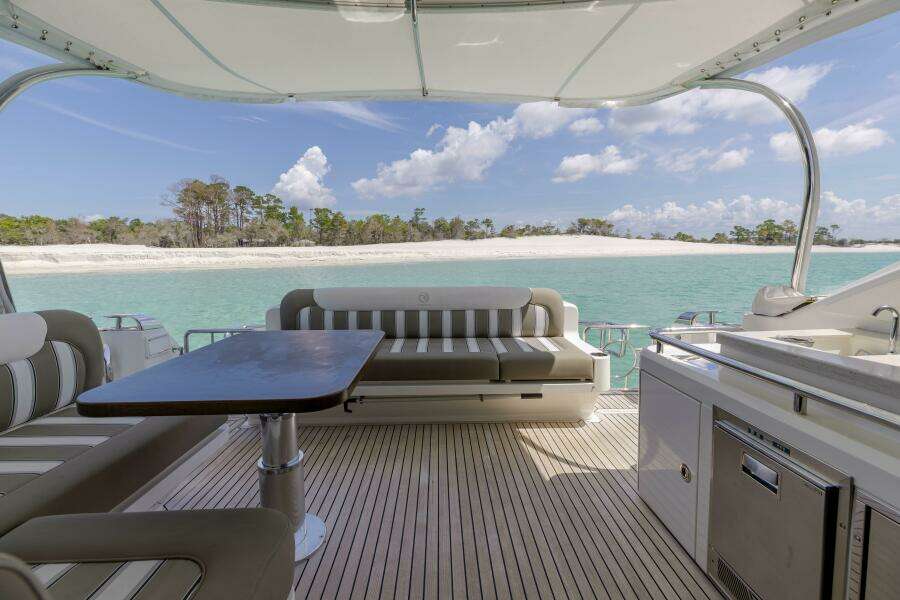 2018 Riviera 4800 Sport Yacht- Runaway Island- Cockpit