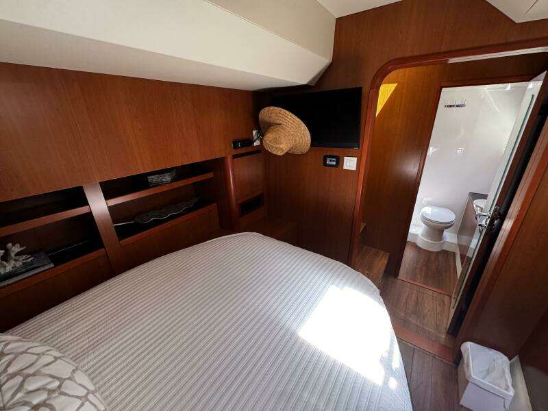 44ft Aquila Yacht For Sale