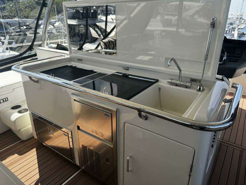 44ft Aquila Yacht For Sale