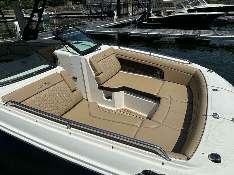 27ft Sea Ray Yacht For Sale