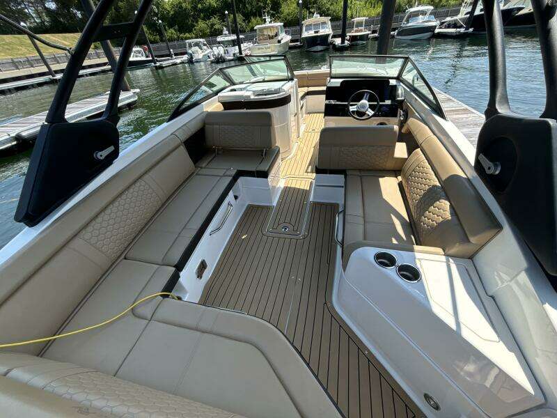 27ft Sea Ray Yacht For Sale
