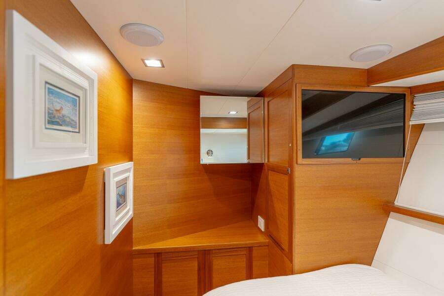 GUEST STATEROOM LOOKING FORWARD