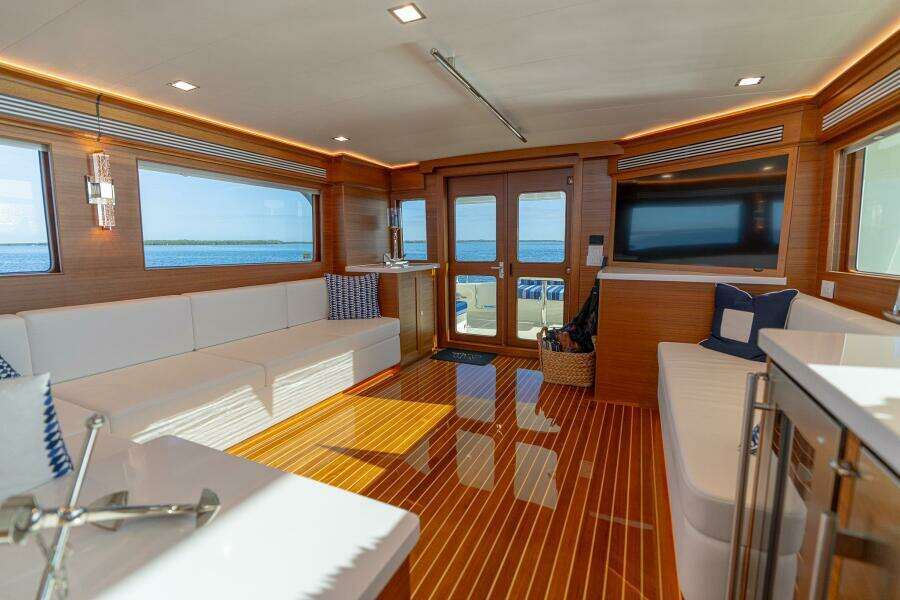  SALON LOOKING AFT