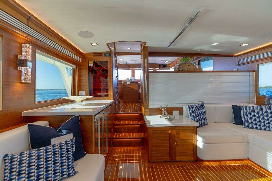 SALON LOOKING FORWARD