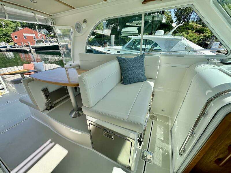 Nav Seat