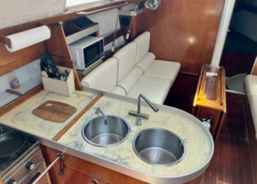 38ft Beneteau Yacht For Sale