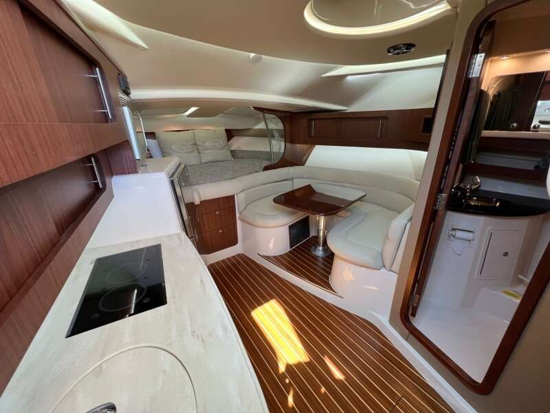 2019 Grady-White 370 Express 