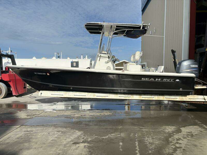 22ft Sea Hunt Yacht For Sale