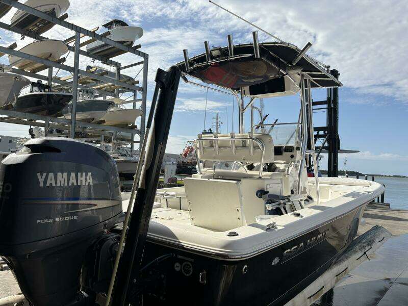 22ft Sea Hunt Yacht For Sale