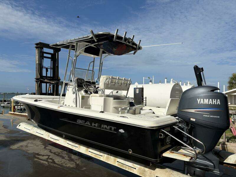 22ft Sea Hunt Yacht For Sale