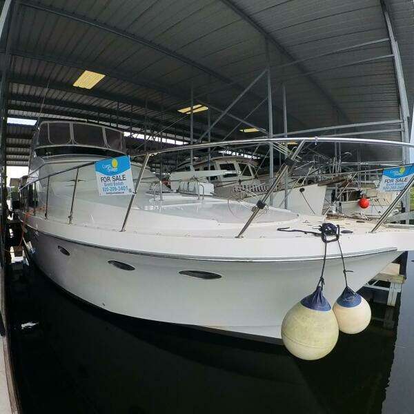 50 ft Ocean Alexander - Starboard Side