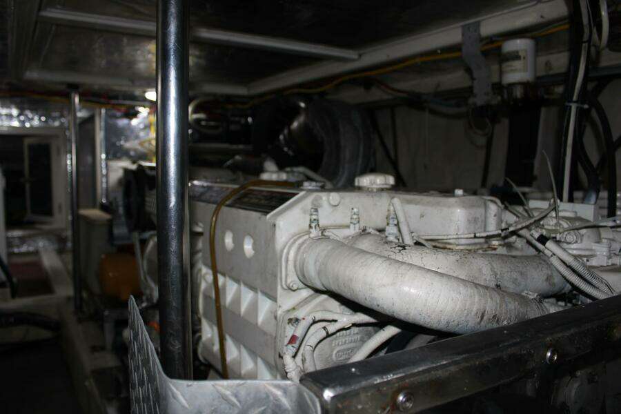 50 ft Ocean Alexander - Engine Room