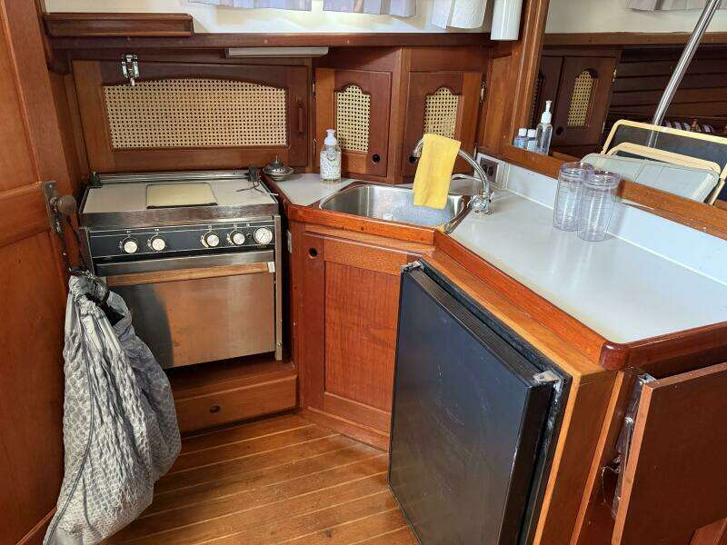 31ft Gozzard Yacht For Sale
